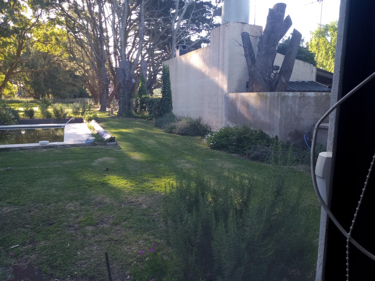 CASA MINIMALISTA EN "LA CALETA" S/ 884 M2, A BORDE DEL ARROYO Y A METROS DEL MAR, AMPLIO LOFT EN PA 