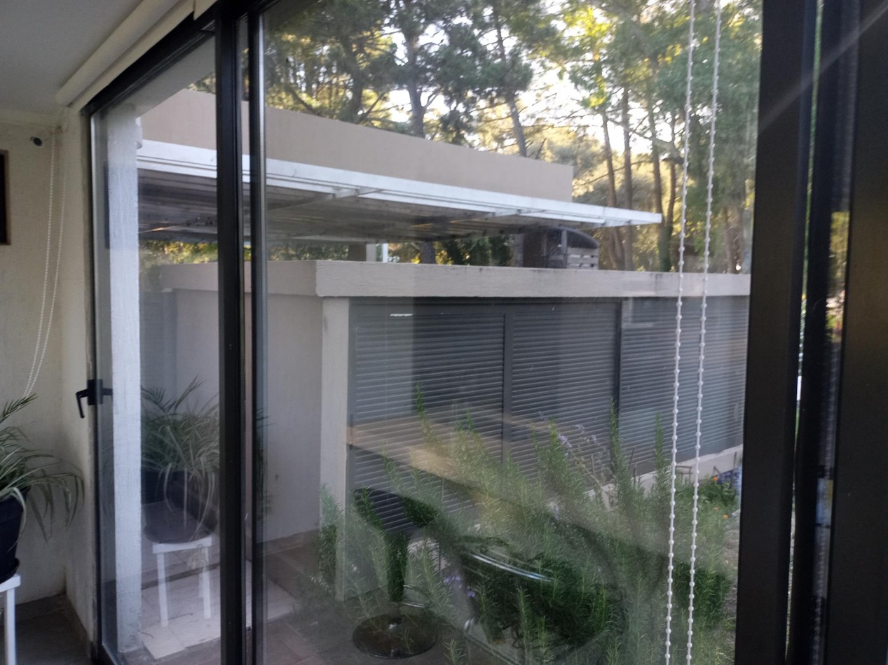 CASA MINIMALISTA EN "LA CALETA" S/ 884 M2, A BORDE DEL ARROYO Y A METROS DEL MAR, AMPLIO LOFT EN PA 