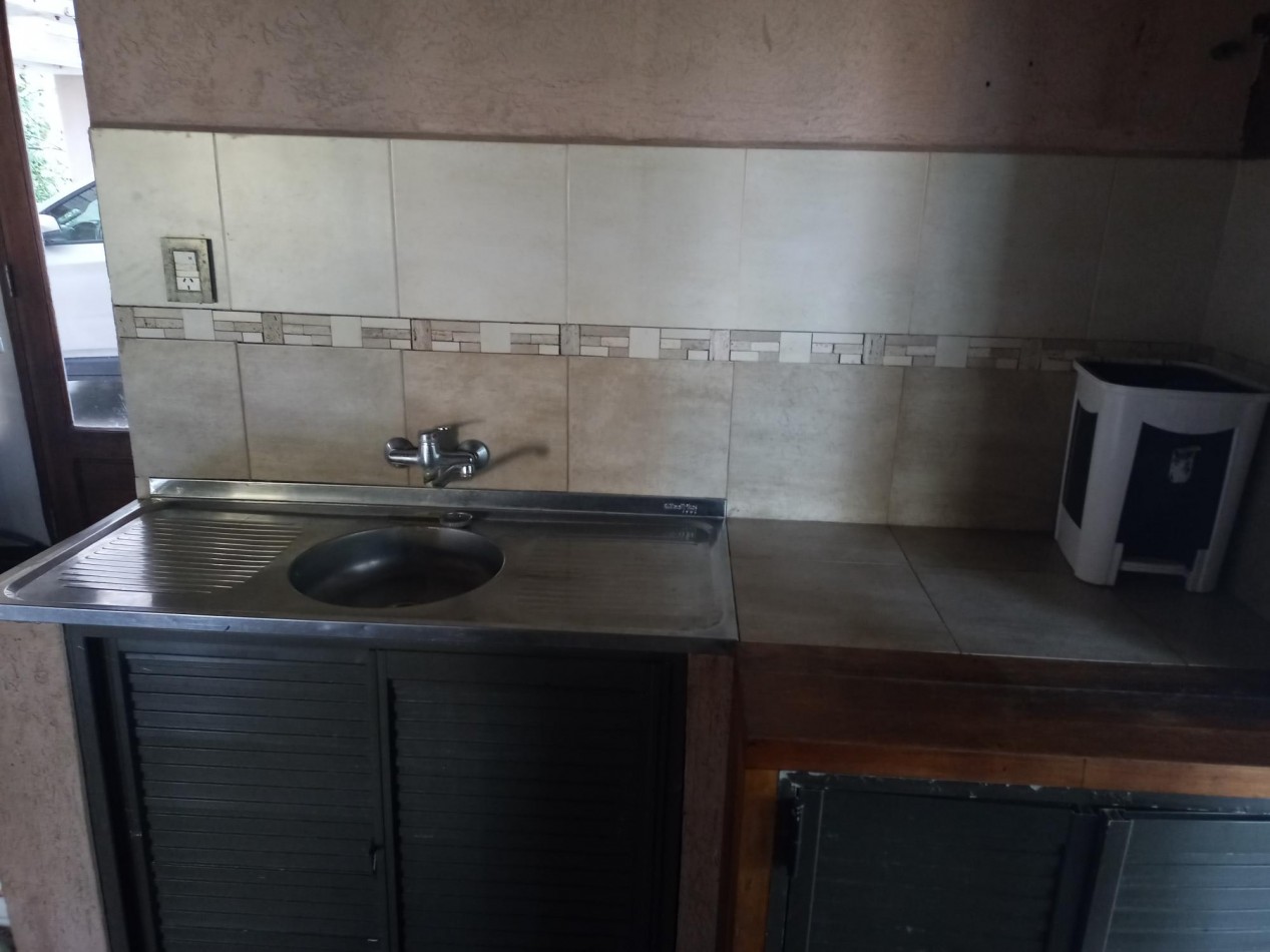 CASA MINIMALISTA EN "LA CALETA" S/ 884 M2, A BORDE DEL ARROYO Y A METROS DEL MAR, AMPLIO LOFT EN PA 