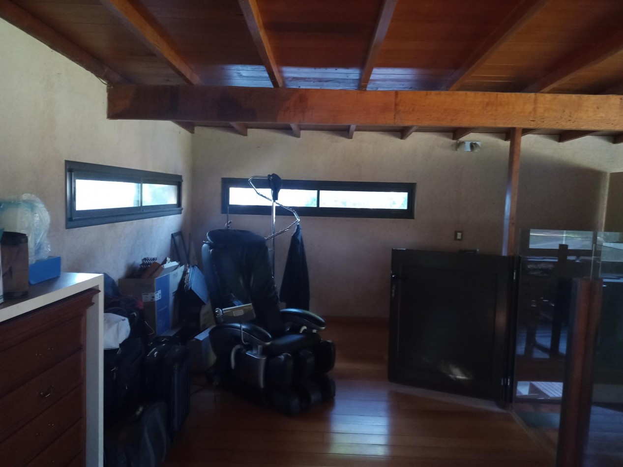 CASA MINIMALISTA EN "LA CALETA" S/ 884 M2, A BORDE DEL ARROYO Y A METROS DEL MAR, AMPLIO LOFT EN PA 