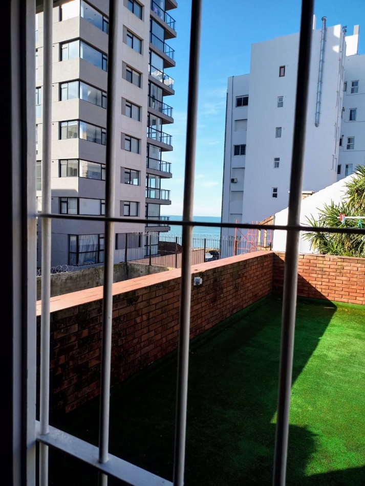 Chalet 4 Amb. en 2 Plantas,  patio y salon de juego con terraza vista al Mar.