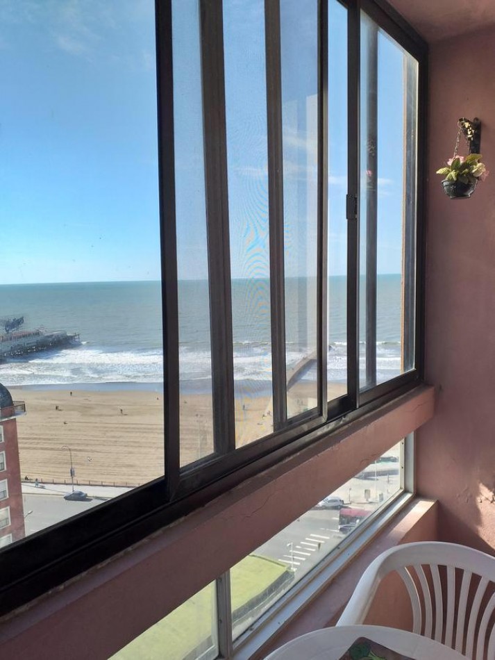 Departamento de 1 amb. ¡Frente al Mar!!!  balcon cerrado con vista panoramica.  Edificio Bristol Center .