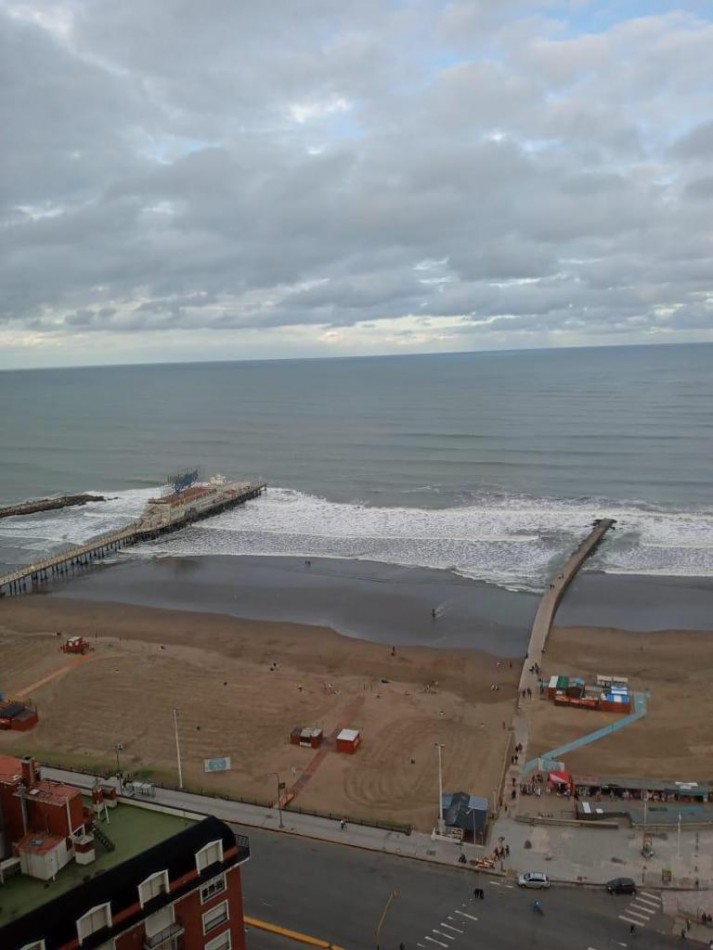 Departamento de 1 amb. ¡Frente al Mar!!!  balcon cerrado con vista panoramica.  Edificio Bristol Center .