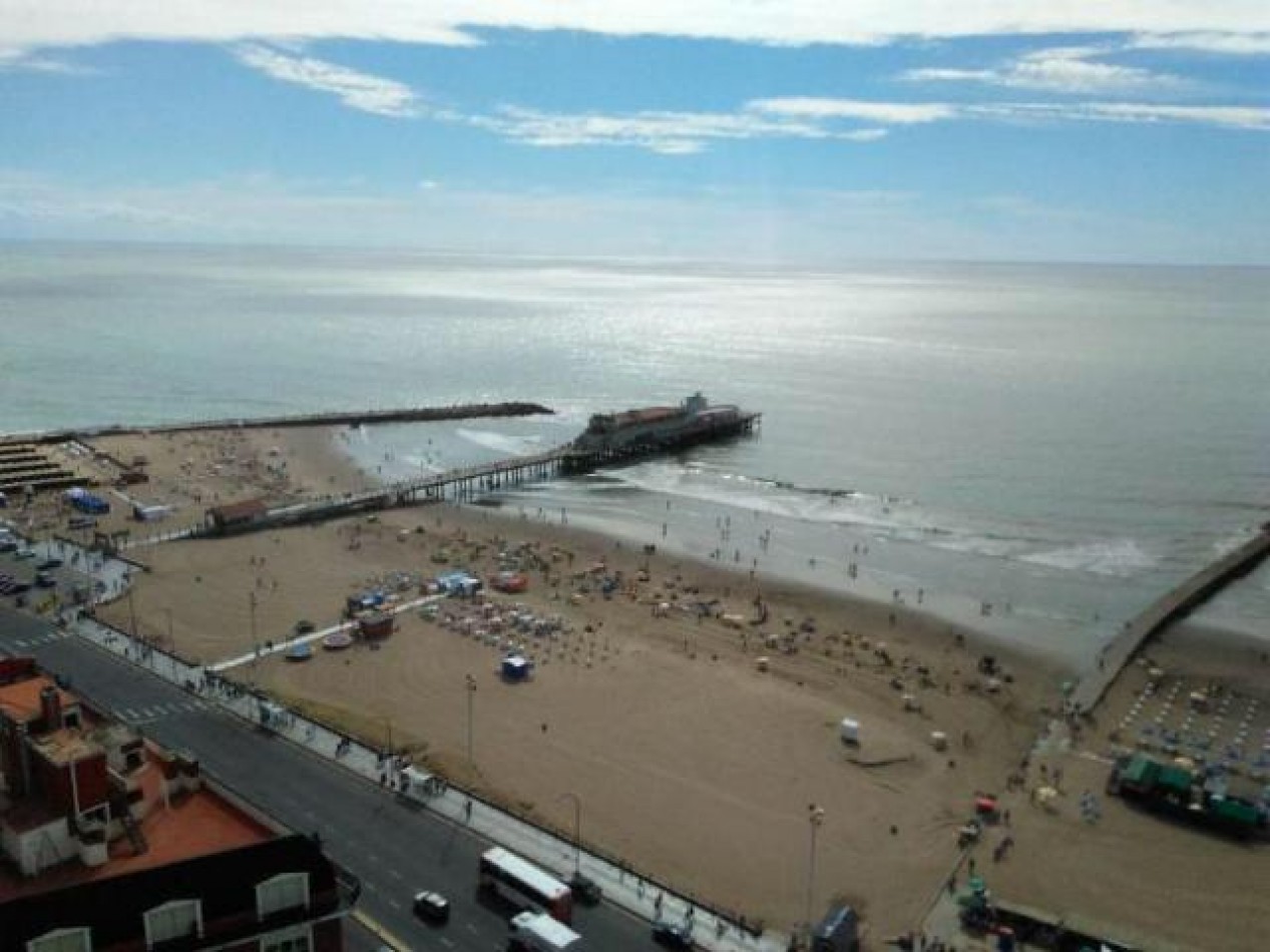 Departamento de 1 amb. ¡Frente al Mar!!!  balcon cerrado con vista panoramica.  Edificio Bristol Center .