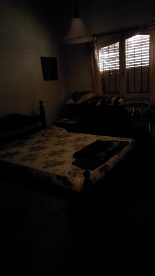 Chalet en PH. Al frente. de 4 Amb. con jardin, patio con dependencia de servicio.