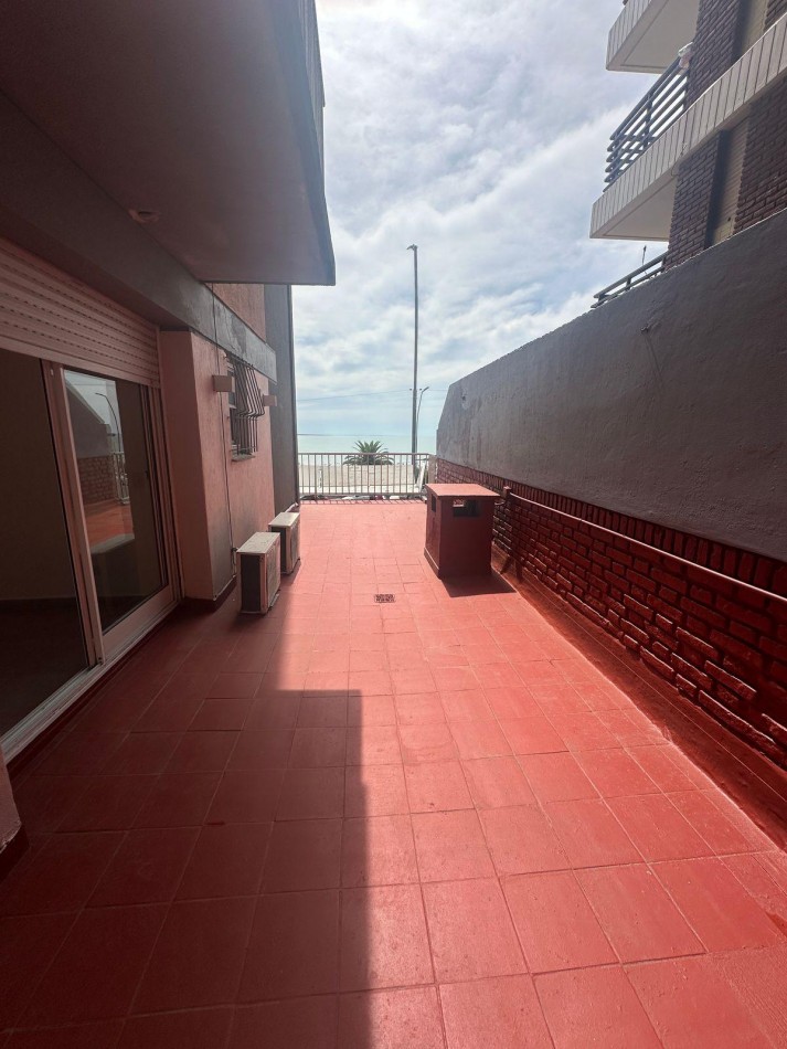 Departamento de 3 Amb. con cochera y balcon terraza!!! Hermosa vista al mar