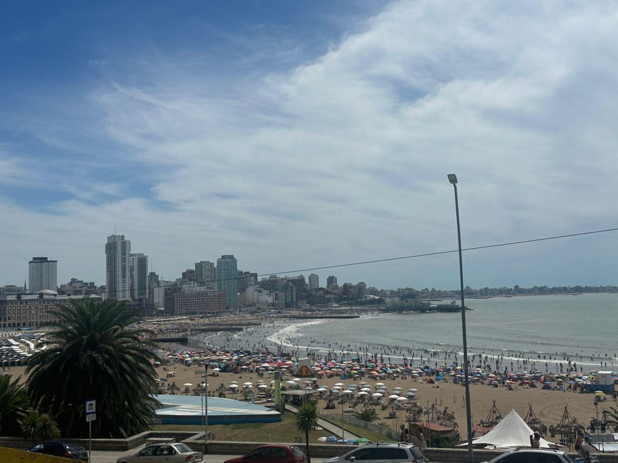 Departamento de 3 Amb. con cochera y balcon terraza!!! Hermosa vista al mar