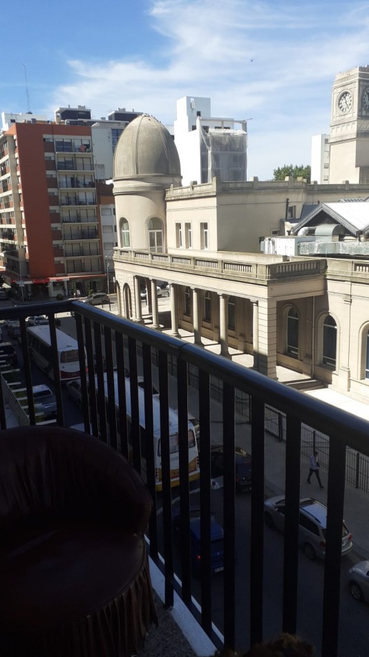 EXCELENTE 2 AMB, AL FRENTE, CON BALCON, PASEO ALDREY, VISTA EDIFICIO HISTORICO, AMOBLADO, MUY LUMINOSO