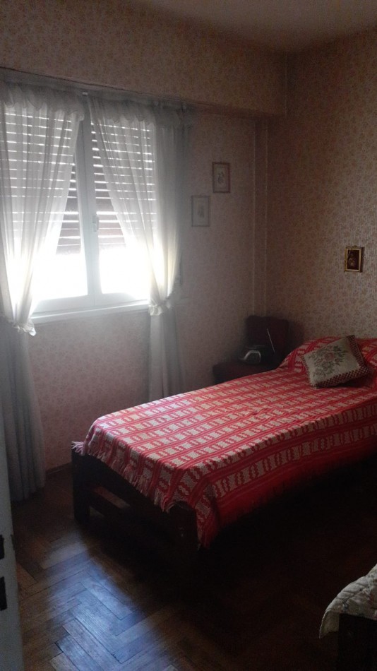 EXCELENTE 2 AMB, AL FRENTE, CON BALCON, PASEO ALDREY, VISTA EDIFICIO HISTORICO, AMOBLADO, MUY LUMINOSO