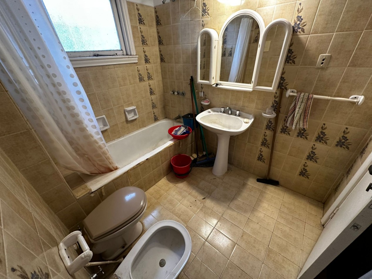 CHALET DE 5 AMB. APTO PROFESIONAL!!! ( 7 DESPACHOS Y DOS RECEPCIONES)