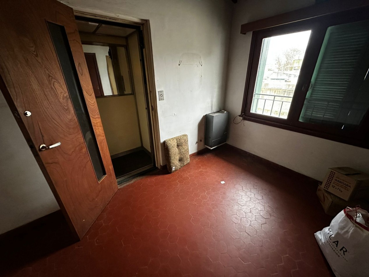 CHALET DE 5 AMB. APTO PROFESIONAL!!! ( 7 DESPACHOS Y DOS RECEPCIONES)