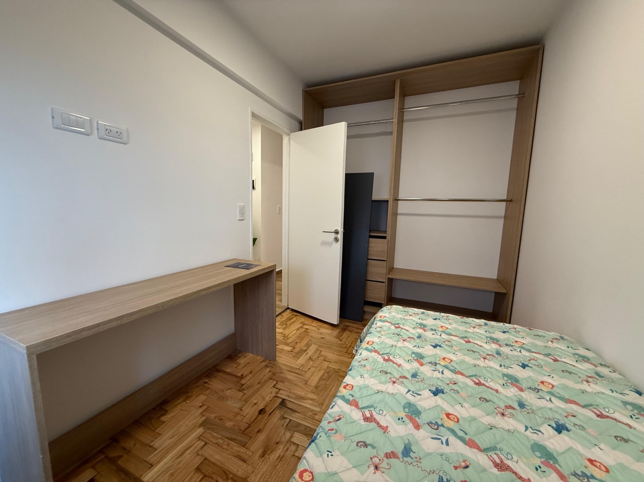 DEPARTAMENTO DE 3 AMB.  ¡¡A LA CALLE CON BALCON Y COCHERA!! AMOBLADO Y DECORADO