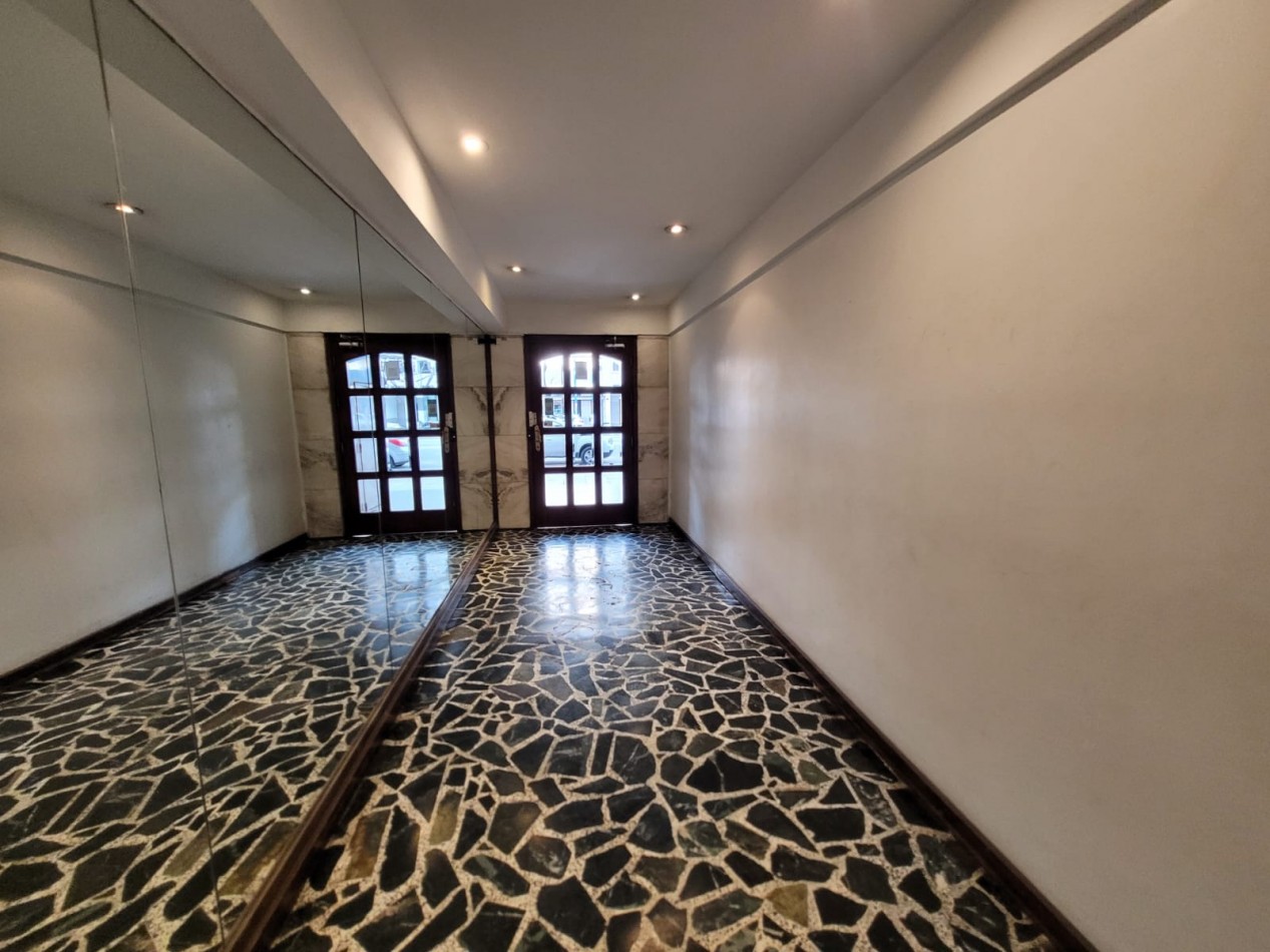 DEPARTAMENTO 2 AMB. A LA CALLE CON BALCON SALIENTE!! A METROS DE PLAZA MITRE.