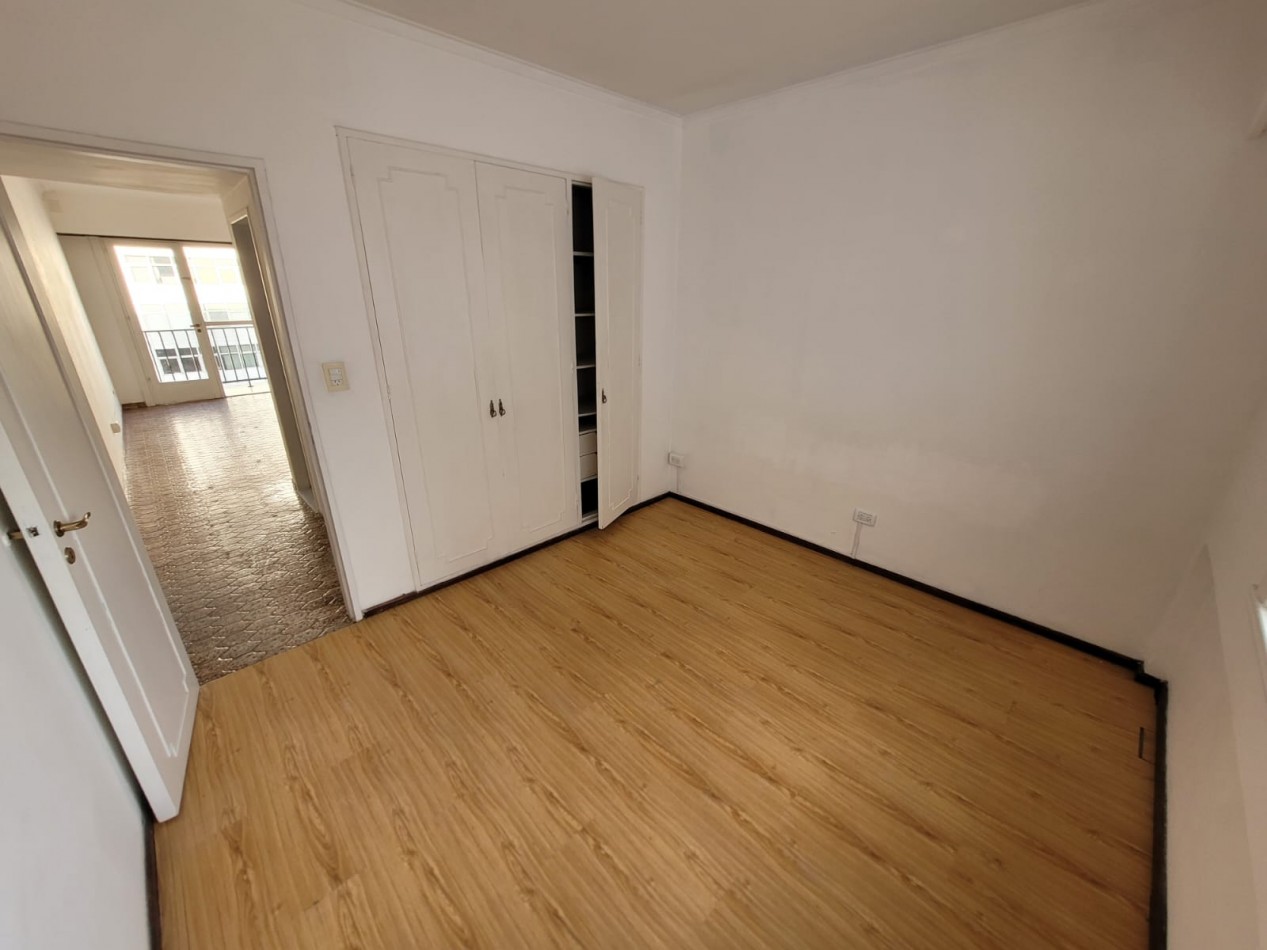 DEPARTAMENTO 2 AMB. A LA CALLE CON BALCON SALIENTE!! A METROS DE PLAZA MITRE.