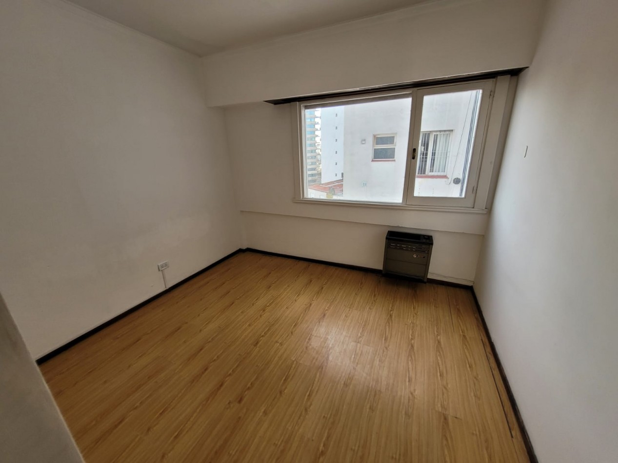 DEPARTAMENTO 2 AMB. A LA CALLE CON BALCON SALIENTE!! A METROS DE PLAZA MITRE.