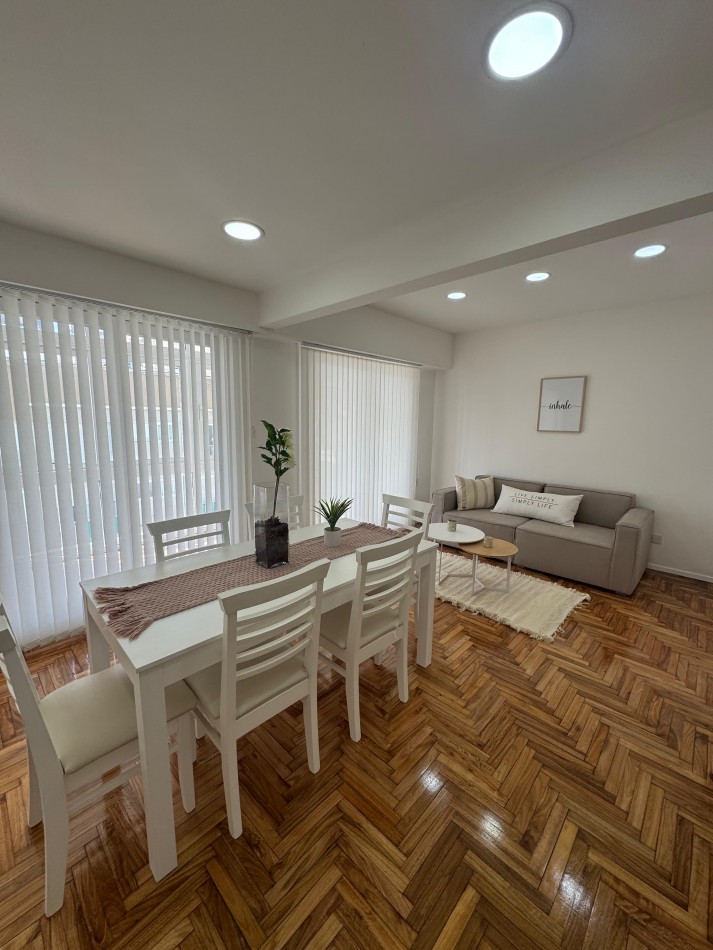 DEPARTAMENTO 4 AMB. ¡¡¡A LA CALLE RECICLCADO A ESTRENAR!!! CON BALCON TERRAZA, VISTA LATERAL AL MAR. 
