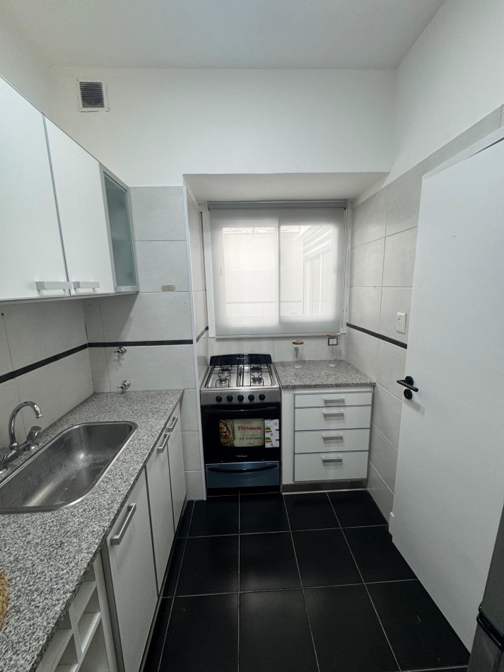 DEPARTAMENTO 4 AMB. ¡¡¡A LA CALLE RECICLCADO A ESTRENAR!!! CON BALCON TERRAZA, VISTA LATERAL AL MAR. 