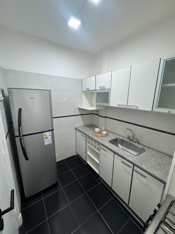 DEPARTAMENTO 4 AMB. ¡¡¡A LA CALLE RECICLCADO A ESTRENAR!!! CON BALCON TERRAZA, VISTA LATERAL AL MAR. 