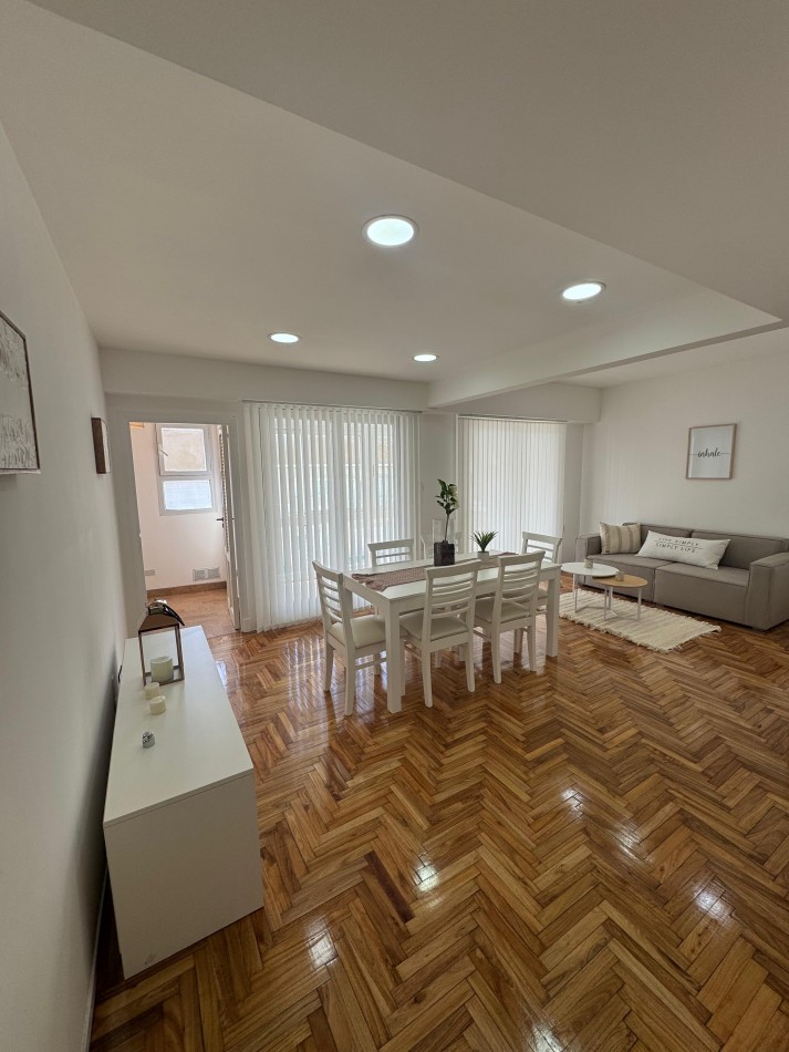 DEPARTAMENTO 4 AMB. ¡¡¡A LA CALLE RECICLCADO A ESTRENAR!!! CON BALCON TERRAZA, VISTA LATERAL AL MAR. 
