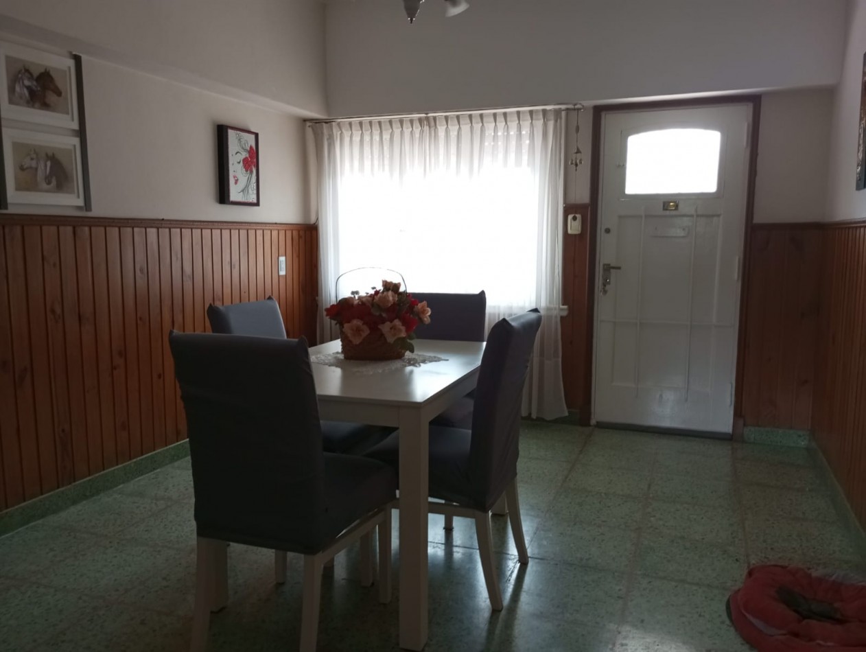 CHALET DE 3 AMB. GARAGE PASANTE VARIOS AUTOS. MAS DEPARATAMENTO DE 2 AMB. ¡¡TODO RODEADO DE PARQUE!!APTO CREDITO!!! 
