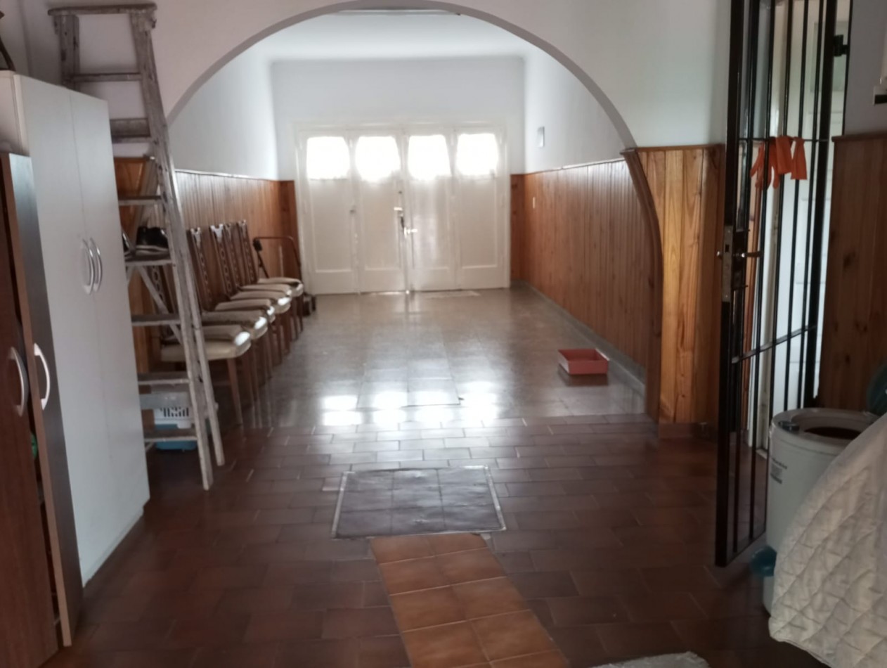 CHALET DE 3 AMB. GARAGE PASANTE VARIOS AUTOS. MAS DEPARATAMENTO DE 2 AMB. ¡¡TODO RODEADO DE PARQUE!!APTO CREDITO!!! 