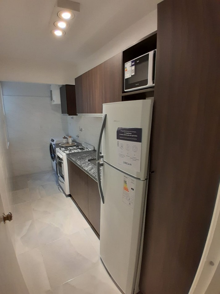 DEPARTAMENTO 2 AMB. ¡¡¡A LA CALLE CON BALCON SALIENTE!!! ¡¡¡TOTALMENTE RECICLADO!!! AMOBLADO 