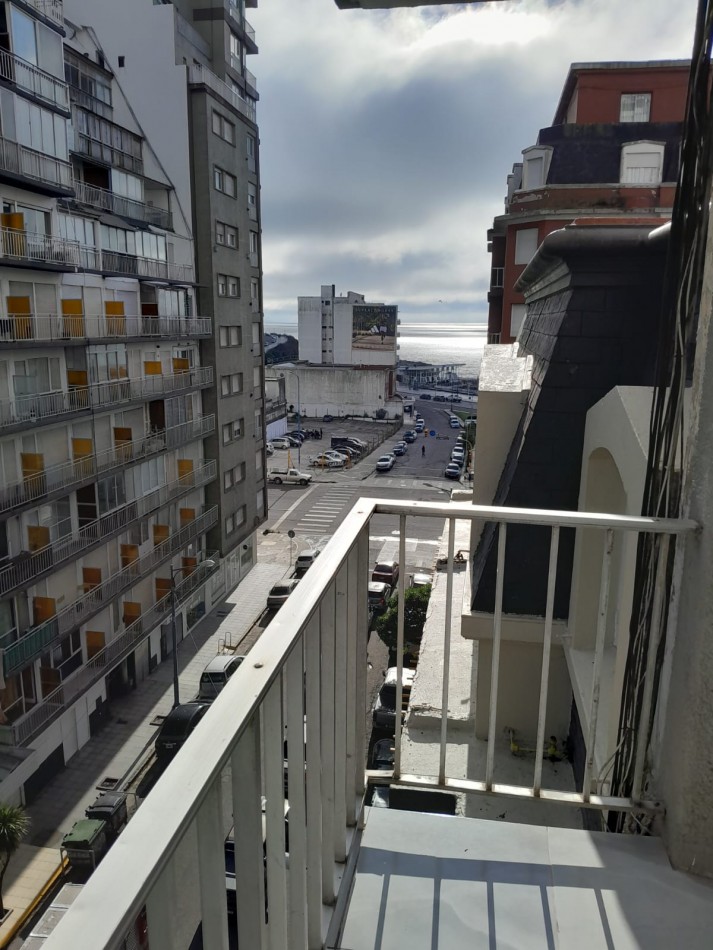 DEPARTAMENTO 2 AMB. ¡¡¡A LA CALLE CON BALCON SALIENTE!!! ¡¡¡TOTALMENTE RECICLADO!!! AMOBLADO 