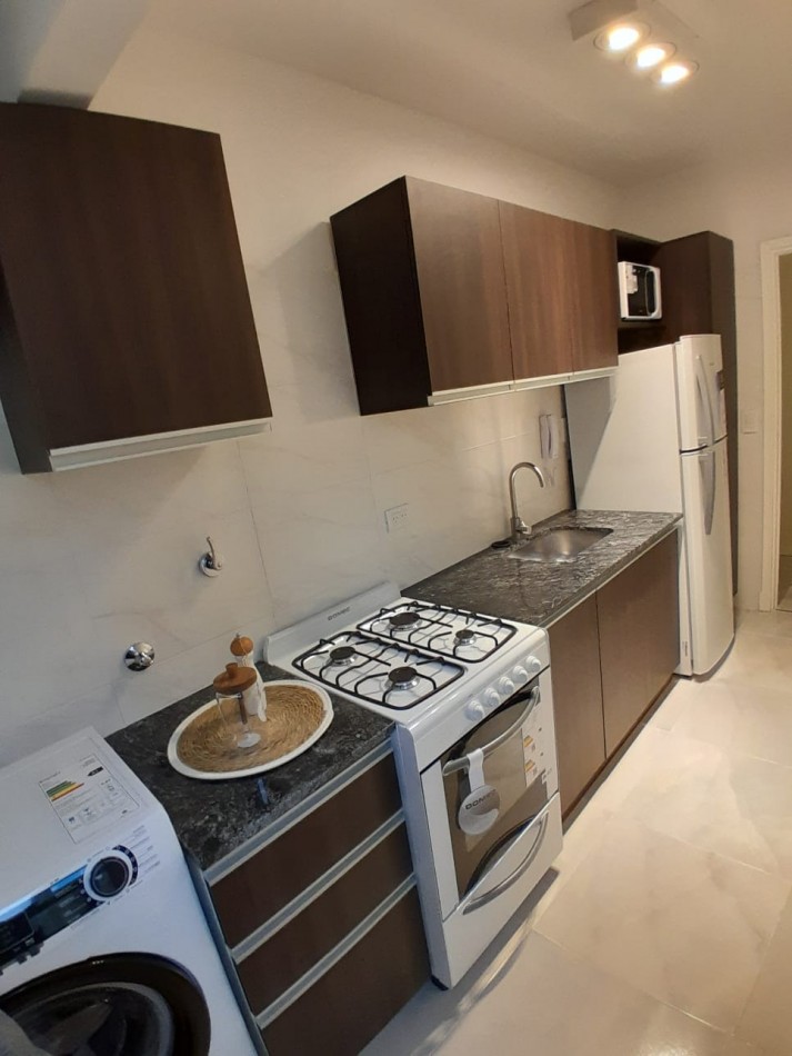 DEPARTAMENTO 2 AMB. ¡¡¡A LA CALLE CON BALCON SALIENTE!!! ¡¡¡TOTALMENTE RECICLADO!!! AMOBLADO 