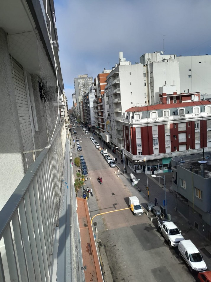 DEPARTAMENTO 2 AMB. ¡¡¡A LA CALLE CON BALCON SALIENTE!!! ¡¡¡TOTALMENTE RECICLADO!!! AMOBLADO 