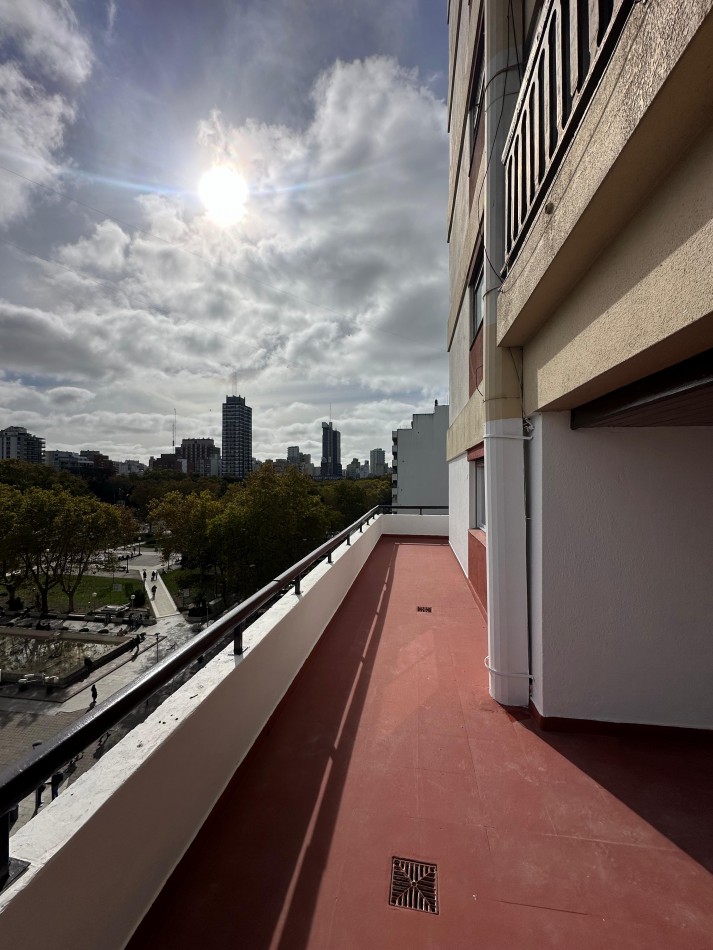 DEPARTAMENTO DE 4 AMB. ¡¡A LA CALLE CON BALCON TERRAZA, GRAN VISTA!!  CON COCHERA !!! 