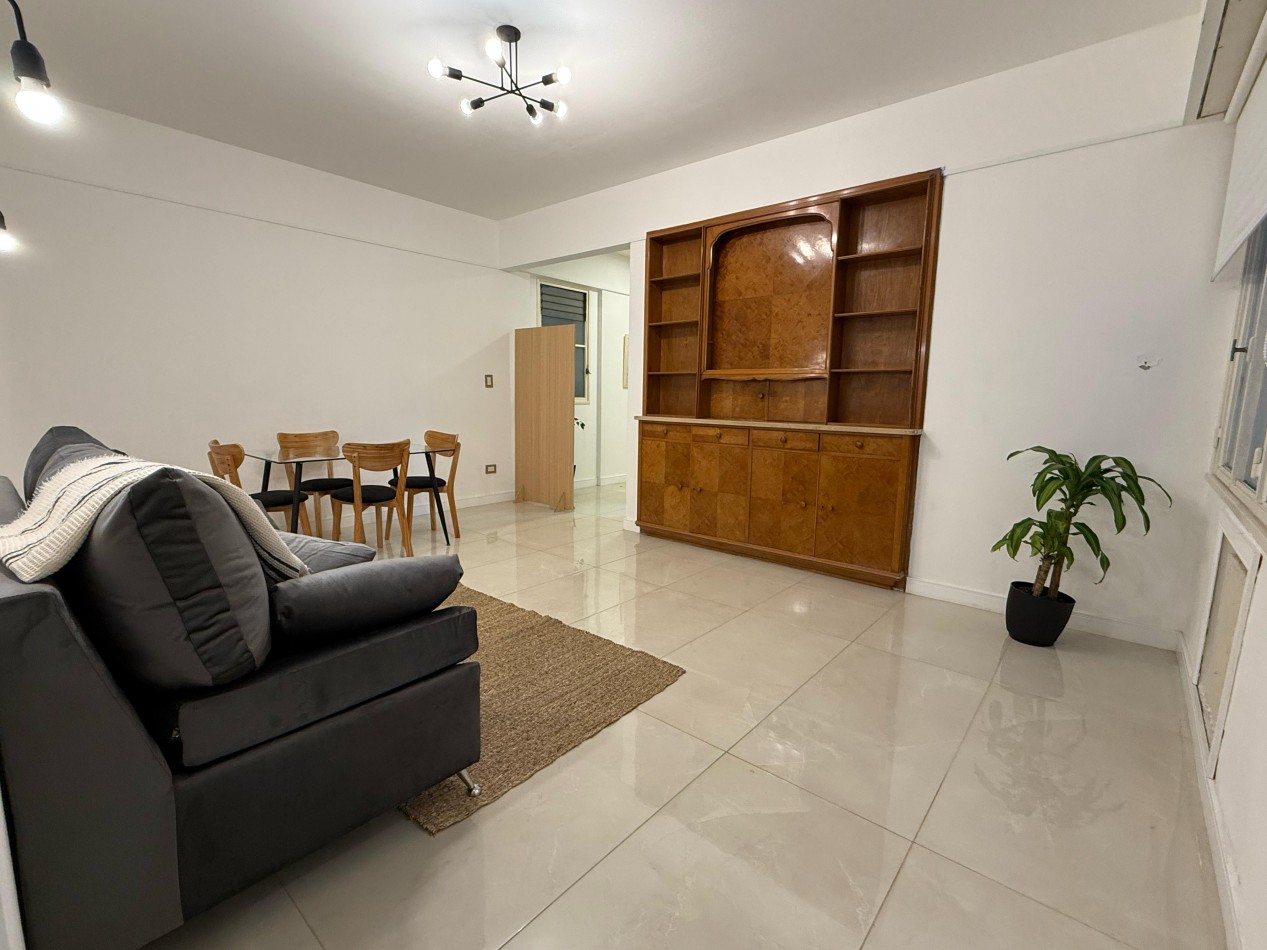 DEPARTAMENTO DE 3 AMB. A LA CALLE CON BALCON SALIENTE.