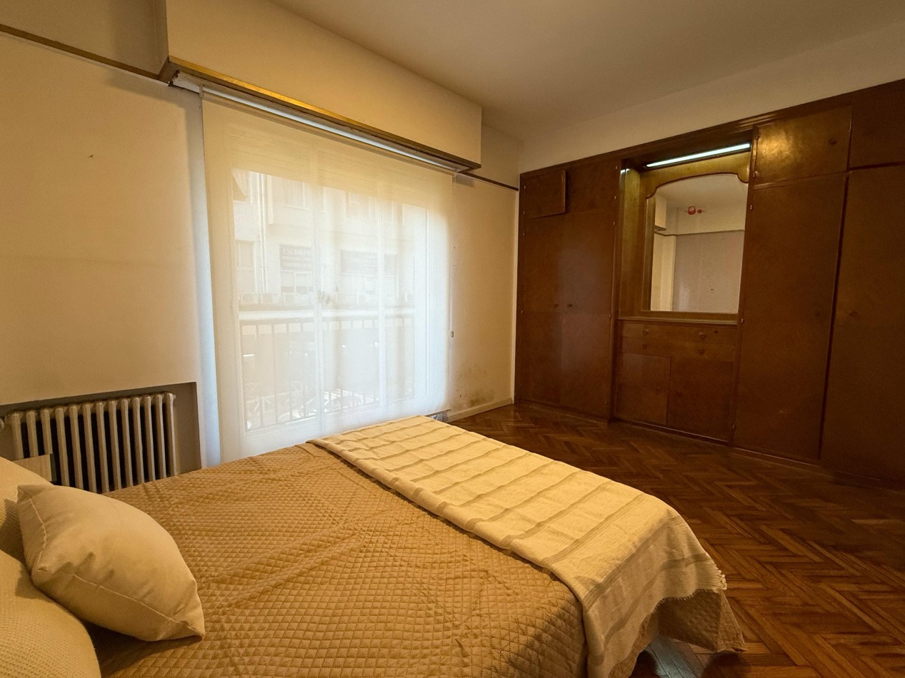 DEPARTAMENTO DE 3 AMB. A LA CALLE CON BALCON SALIENTE.