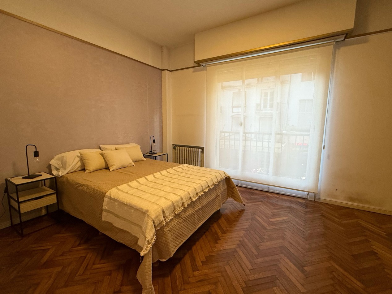 DEPARTAMENTO DE 3 AMB. A LA CALLE CON BALCON SALIENTE.