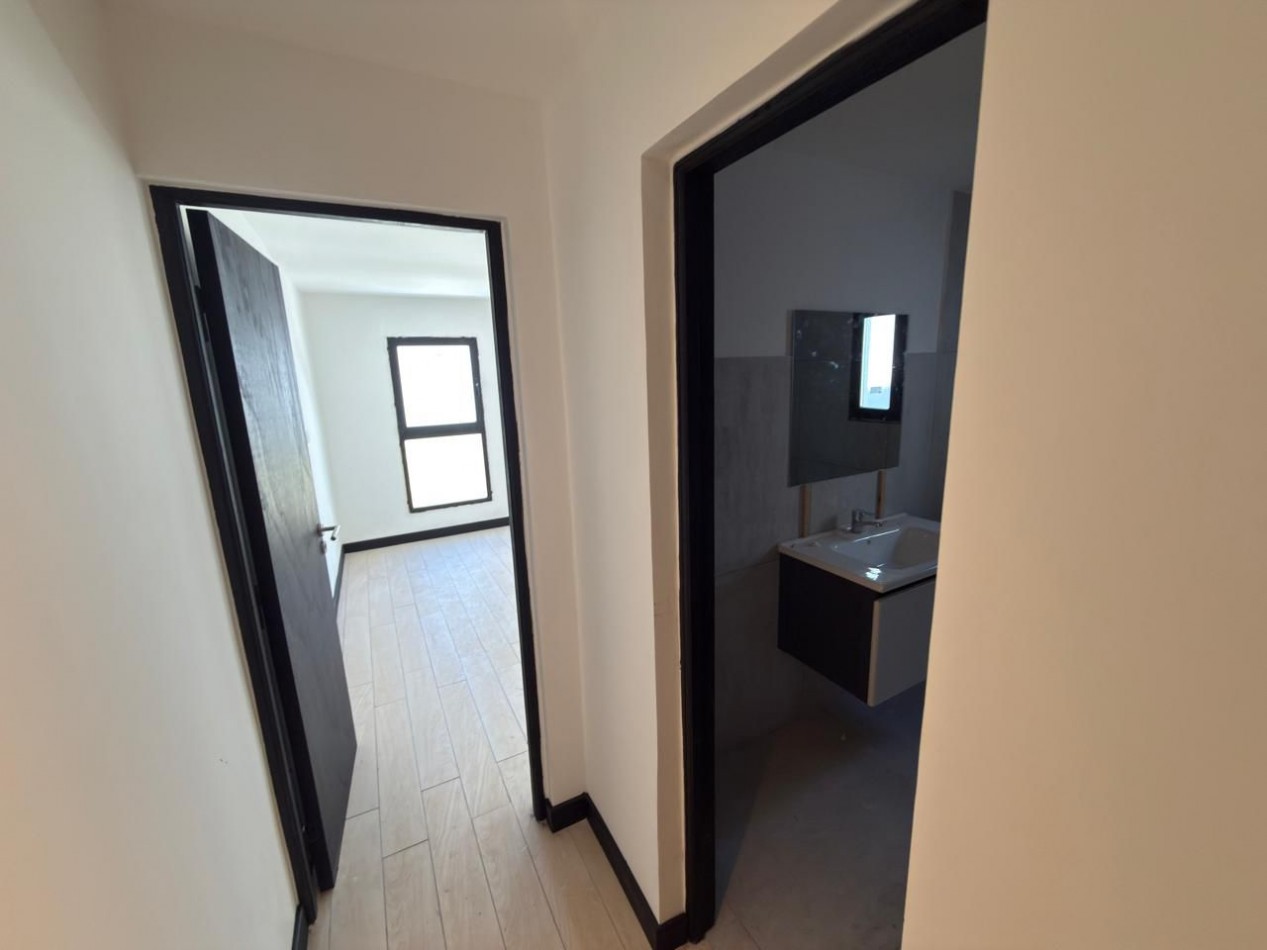 CASA DE 3 AMB.  CON PARQUE Y TROTADORA PARA AUTO. A ESTRENAR ¡¡¡TOMA PERMUTA!!! 