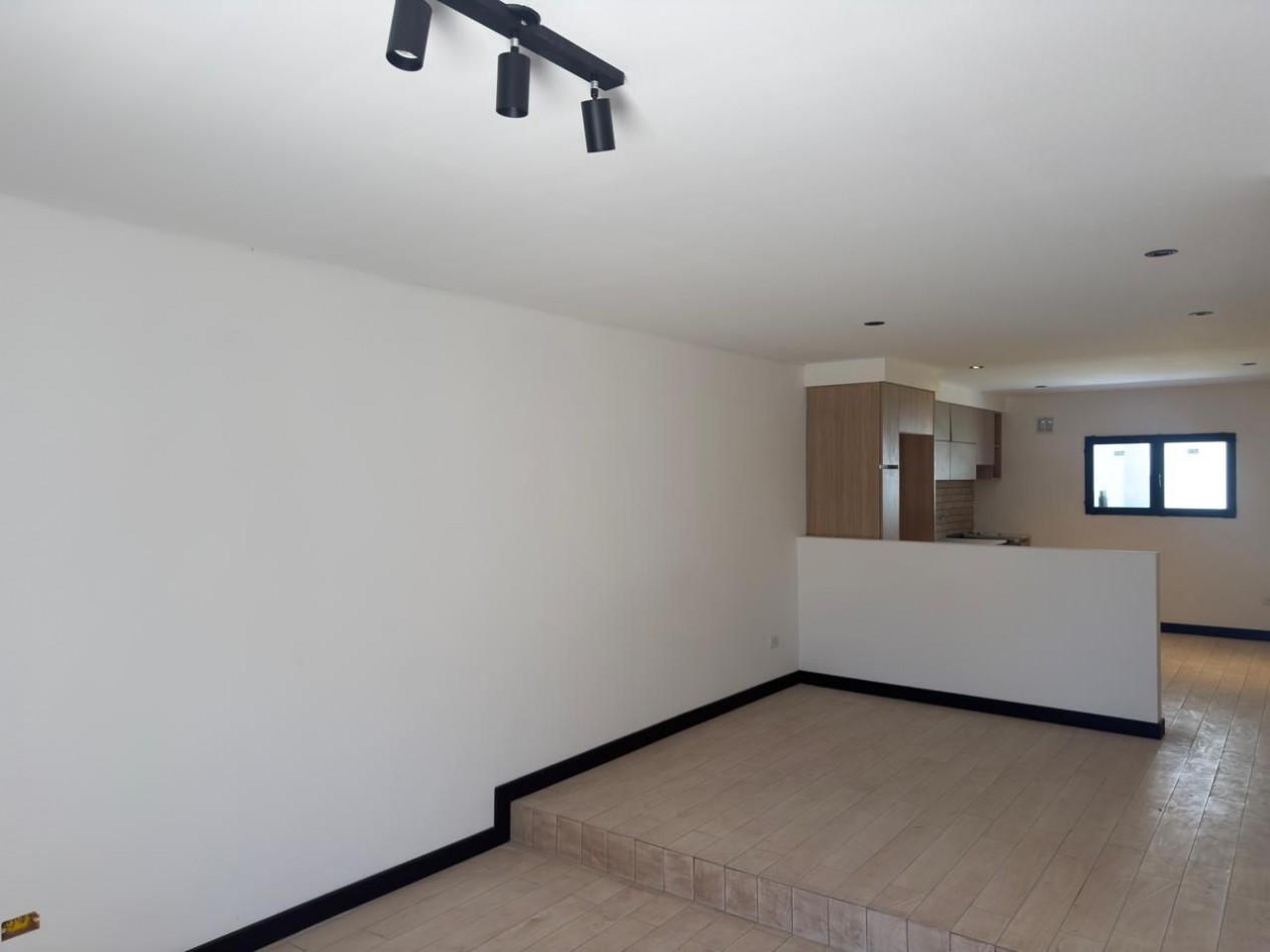 CASA DE 3 AMB.  CON PARQUE Y TROTADORA PARA AUTO. A ESTRENAR ¡¡¡TOMA PERMUTA!!! 