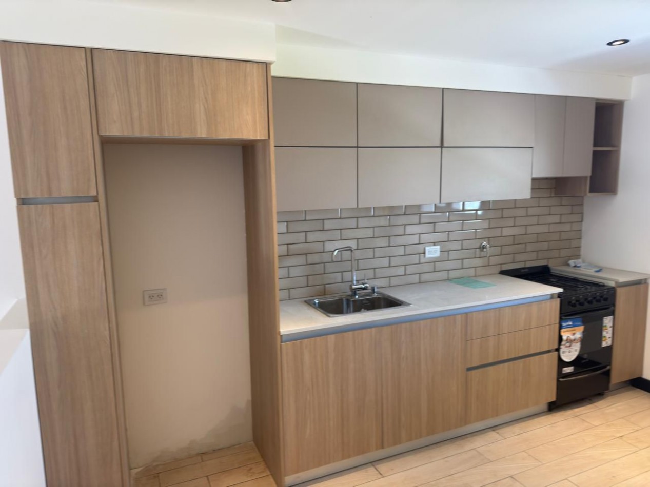 CASA DE 3 AMB.  CON PARQUE Y TROTADORA PARA AUTO. A ESTRENAR ¡¡¡TOMA PERMUTA!!! 