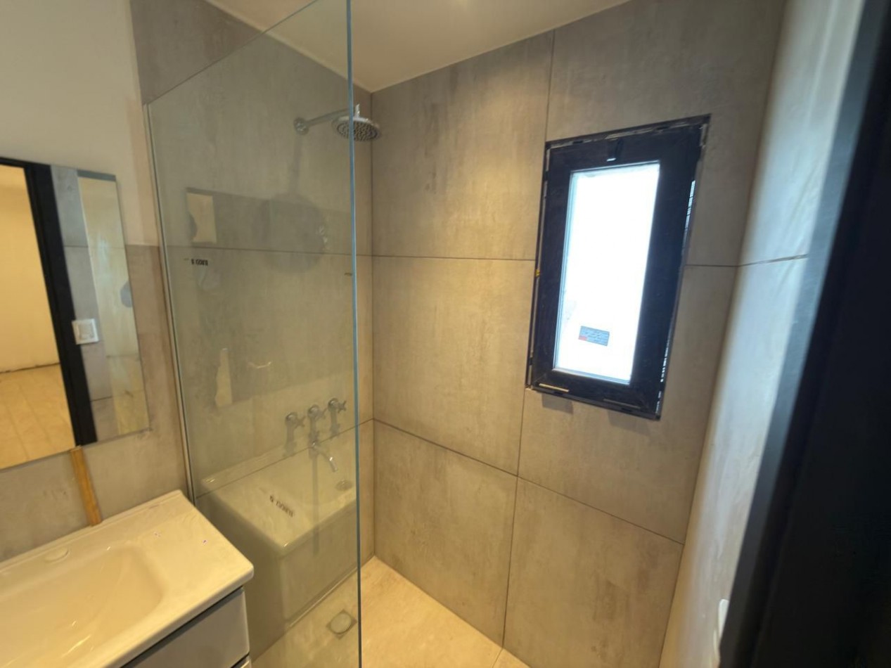 CASA DE 3 AMB.  CON PARQUE Y TROTADORA PARA AUTO. A ESTRENAR ¡¡¡TOMA PERMUTA!!! 