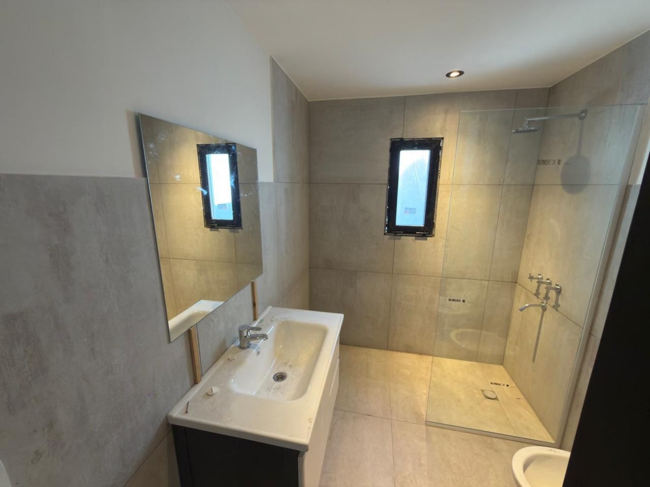 CASA DE 3 AMB.  CON PARQUE Y TROTADORA PARA AUTO. A ESTRENAR ¡¡¡TOMA PERMUTA!!! 