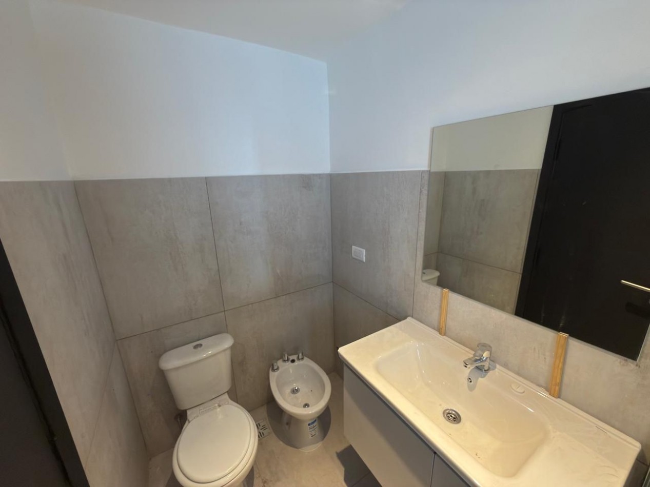 CASA DE 3 AMB.  CON PARQUE Y TROTADORA PARA AUTO. A ESTRENAR ¡¡¡TOMA PERMUTA!!! 