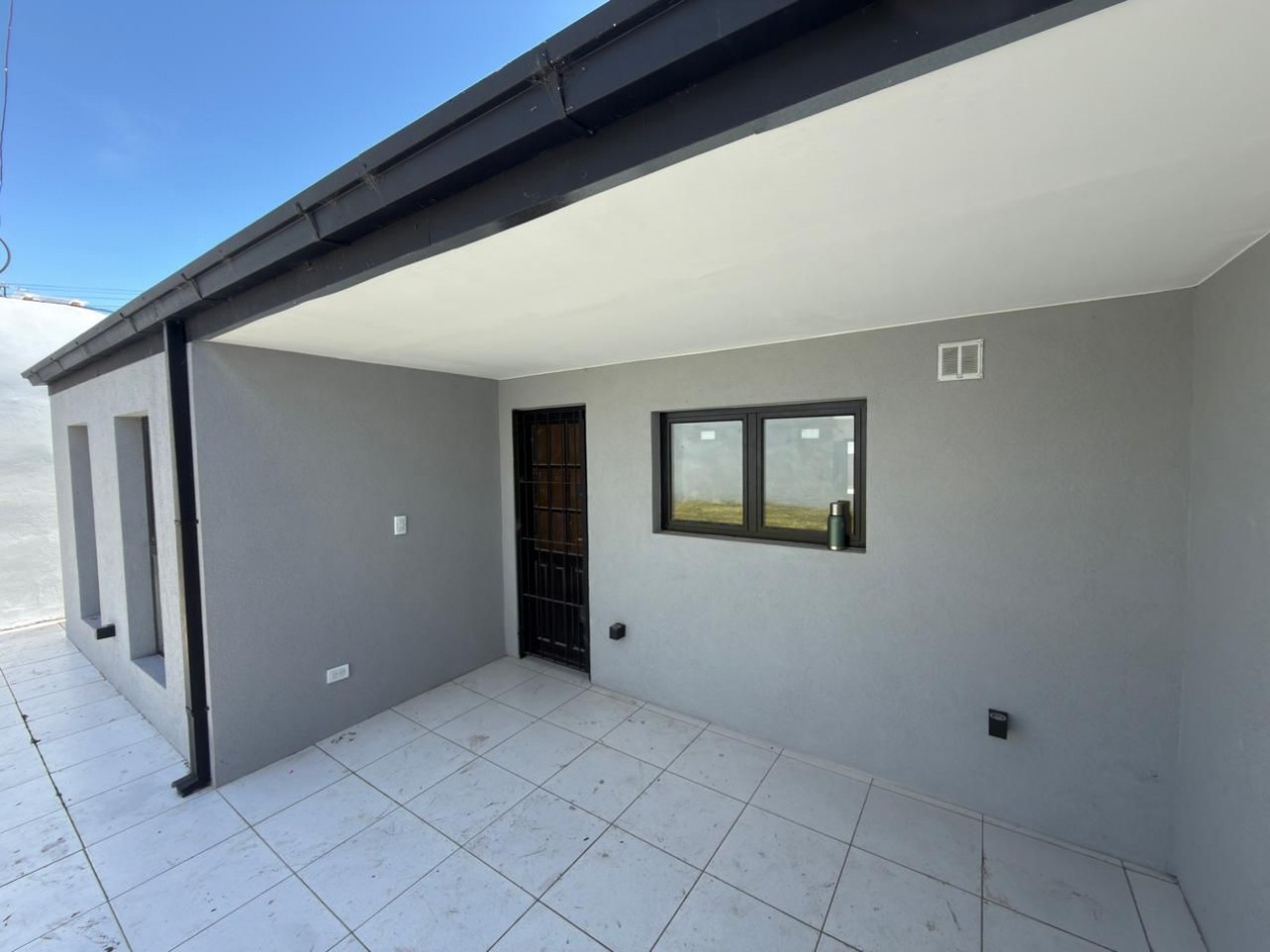 CASA DE 3 AMB.  CON PARQUE Y TROTADORA PARA AUTO. A ESTRENAR ¡¡¡TOMA PERMUTA!!! 