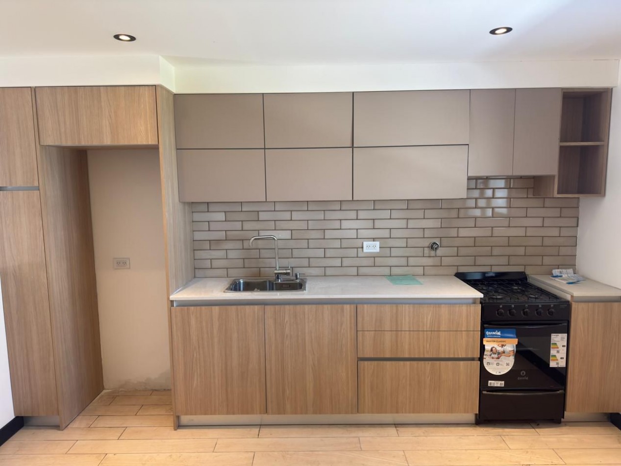 CASA DE 3 AMB.  CON PARQUE Y TROTADORA PARA AUTO. A ESTRENAR ¡¡¡TOMA PERMUTA!!! 