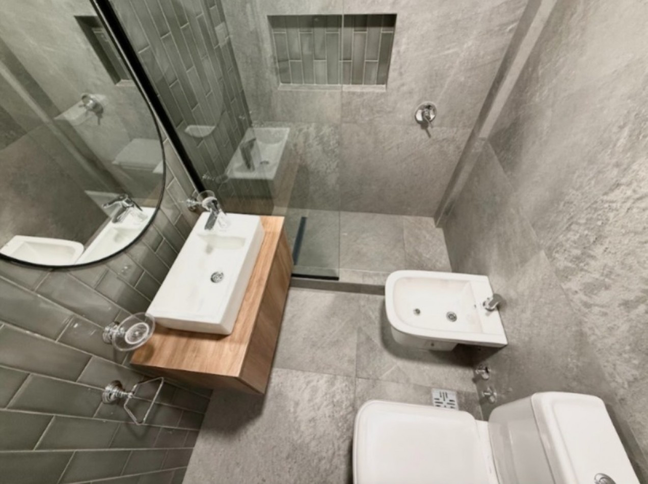 Magnifico departamento de 3 amb. a la calle con balcon saliente.  totalmente amoblado !!! 