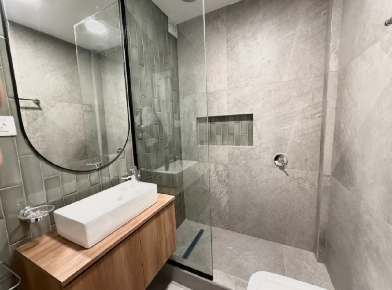 Magnifico departamento de 3 amb. a la calle con balcon saliente.  totalmente amoblado !!! 