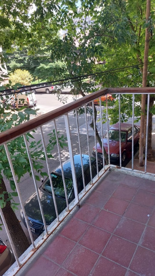 SUSPENDIDO!!!!!   DEPTO. 2 AMBIENTES, FRENTE CON BALCON SALIENTE, ZONA GUEMES A RECICLAR !!! 