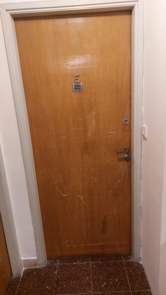 SUSPENDIDO!!!!!   DEPTO. 2 AMBIENTES, FRENTE CON BALCON SALIENTE, ZONA GUEMES A RECICLAR !!! 