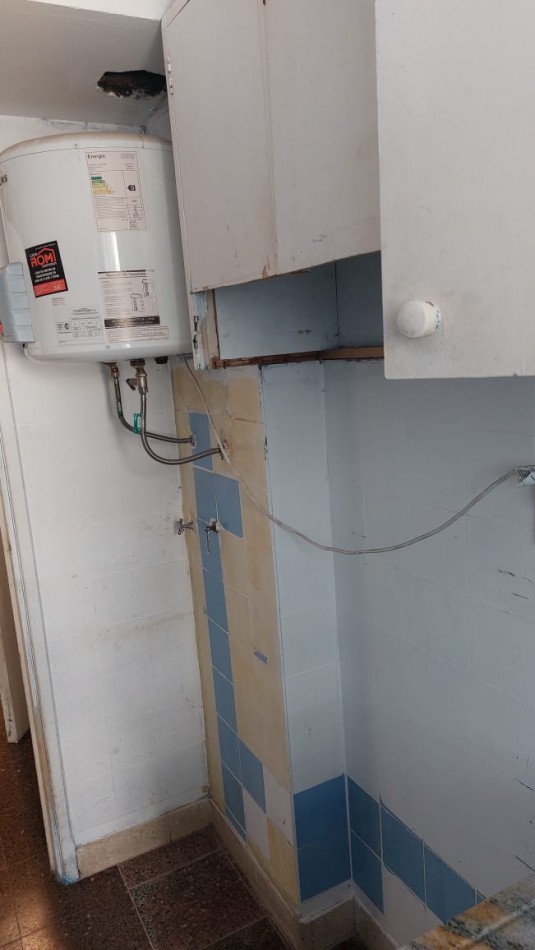 SUSPENDIDO!!!!!   DEPTO. 2 AMBIENTES, FRENTE CON BALCON SALIENTE, ZONA GUEMES A RECICLAR !!! 