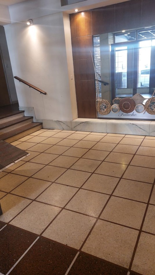 SUSPENDIDO!!!!!   DEPTO. 2 AMBIENTES, FRENTE CON BALCON SALIENTE, ZONA GUEMES A RECICLAR !!! 