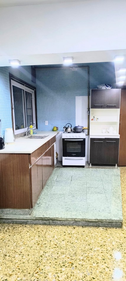 EXCELENTE PISO 4 AMBIENTES, BALCON CORRIDO, OPORTUNIDAD!!!!! SIN EXPENSAS!!!!! ALQUILER $ 900000   VENTA U$S 99000