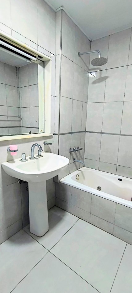 EXCELENTE PISO 4 AMBIENTES, BALCON CORRIDO, OPORTUNIDAD!!!!! SIN EXPENSAS!!!!! ALQUILER $ 900000   VENTA U$S 99000