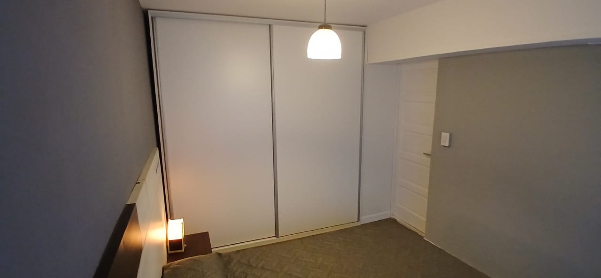 RESERVADO!!!!! HERMOSO CHALET DE 4 AMB. CON GRAN PARQUE Y TROTADORA, RECICLADO TOTALMENTE,